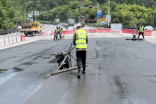 GCA灌浆复合抗车辙路面